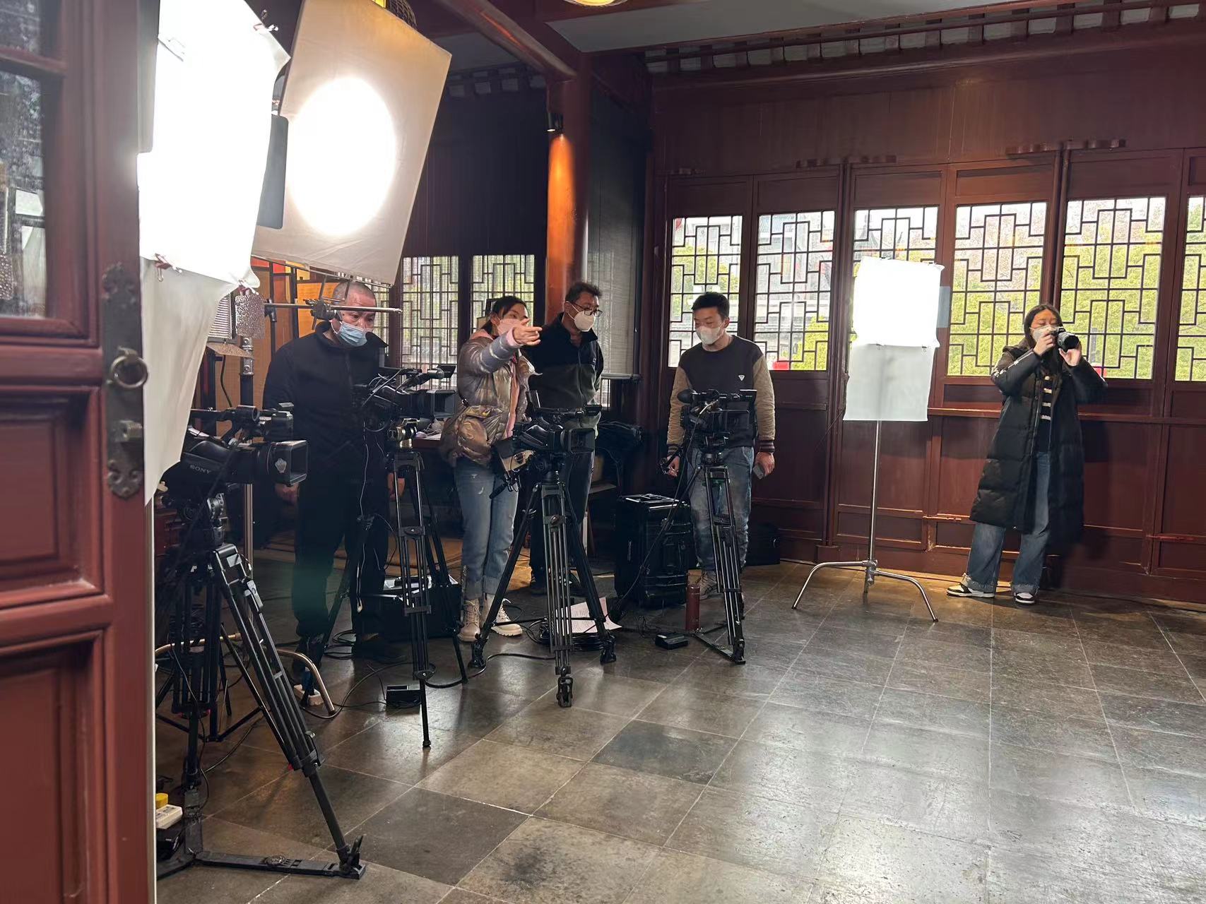 1714464678559958.jpg 訪談現(xiàn)場(chǎng).jpg